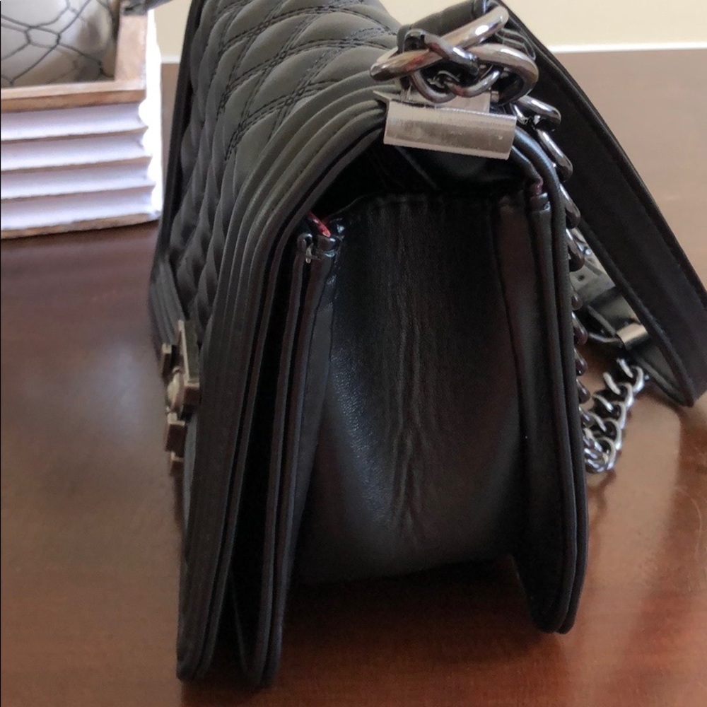 Black Handbag - Picture 4 of 7